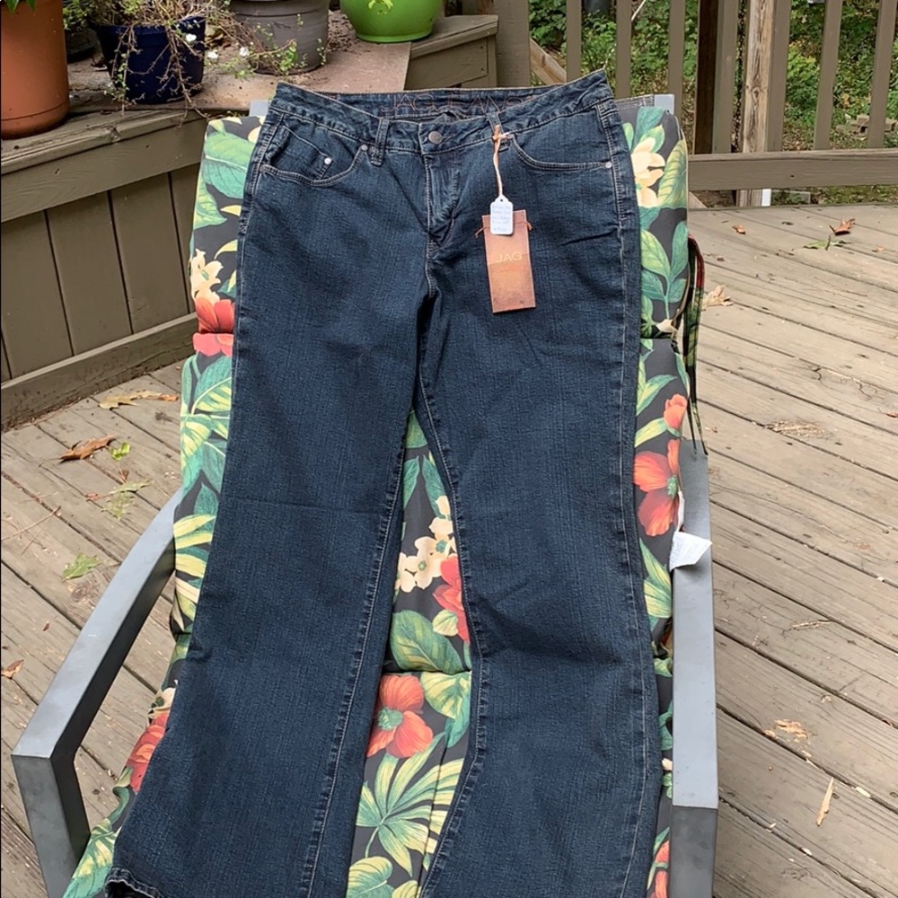 Jag jeans. Traditional button and zipper.